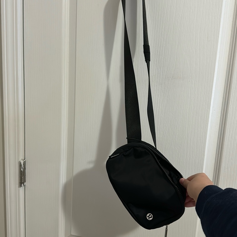 COPY - black lululemon belt bag